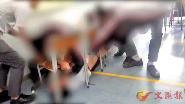 香港某中学校园暴力视频曝光脱裤子打屁股老师竟然不敢管