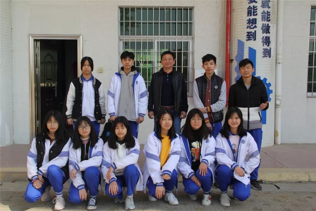 郑中钧中学校服图片