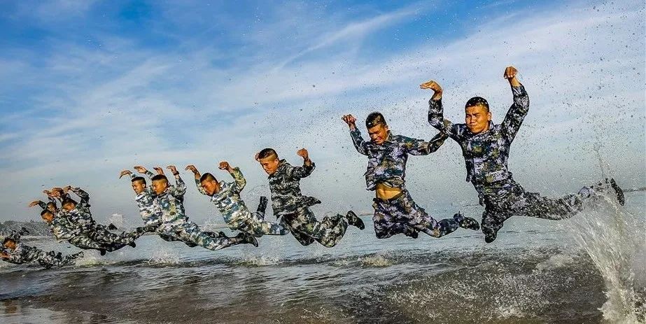 海军陆战队冬季训练图片披露最严酷的一幕被拍下来了