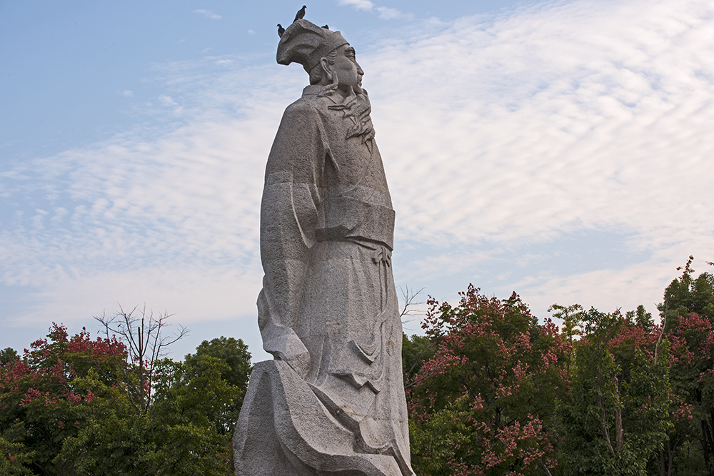 《遗爱亭记》是苏东坡为颂扬即将离任黄州去湖南任太守的徐君猷而作.