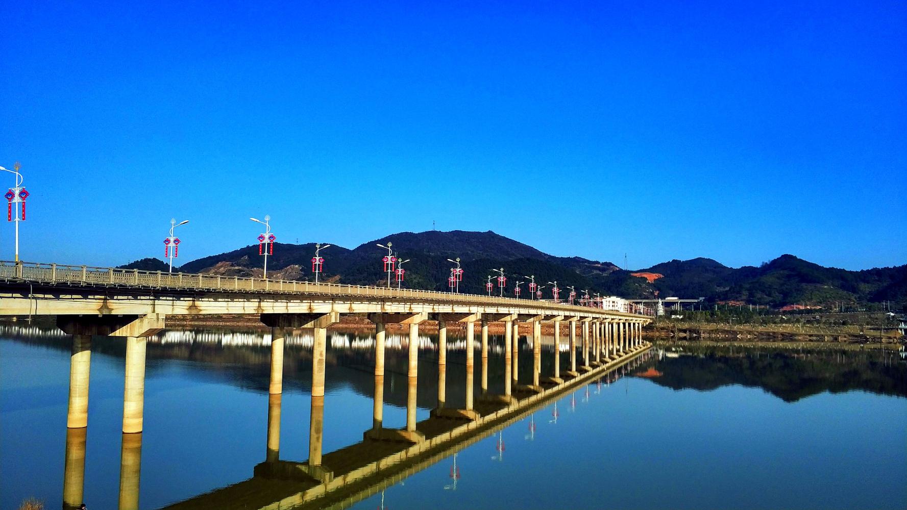 江西省抚州市南城县万年桥一个人的朝圣