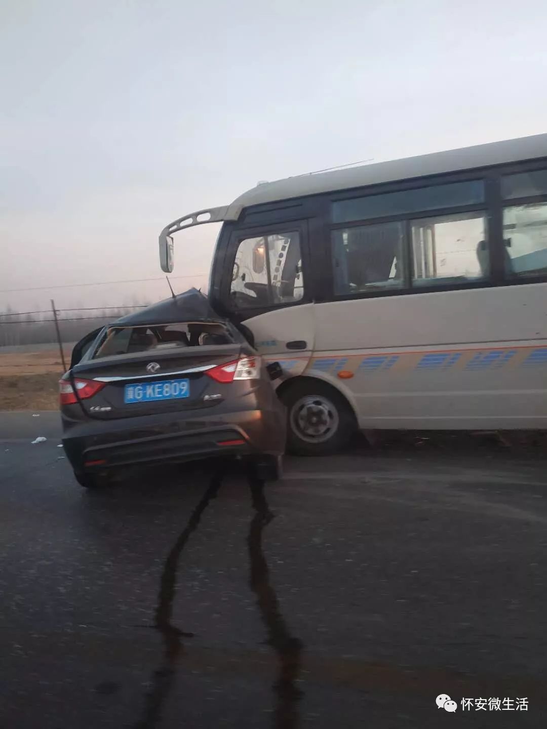 張家口柴溝堡慘烈車禍!車輛嚴重變形!一人死亡