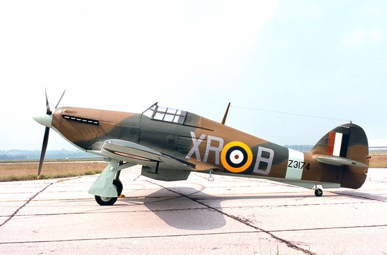 霍克狂怒双翼战斗机霍克飓风是英国的单座战斗机,由霍克飞机有限