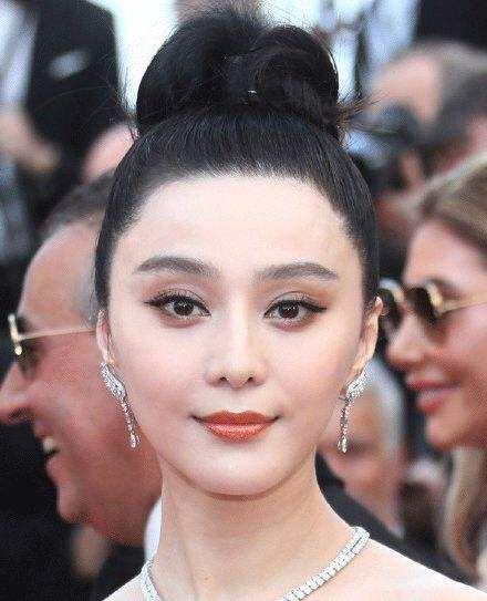 特写镜头下的女星赵丽颖痘印明显范冰冰大小脸严重