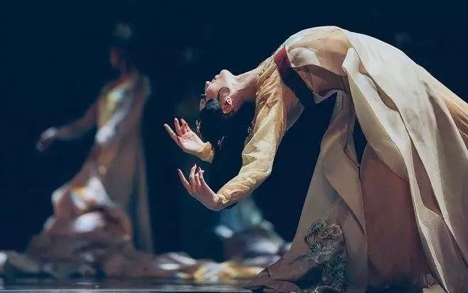 极具唐代风情的古典舞《丽人行》,勾人魂魄