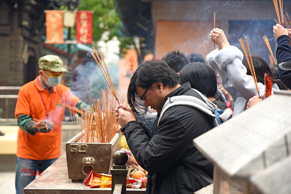 原创香港的黄大仙祠,为什么每年春节都人满为患?