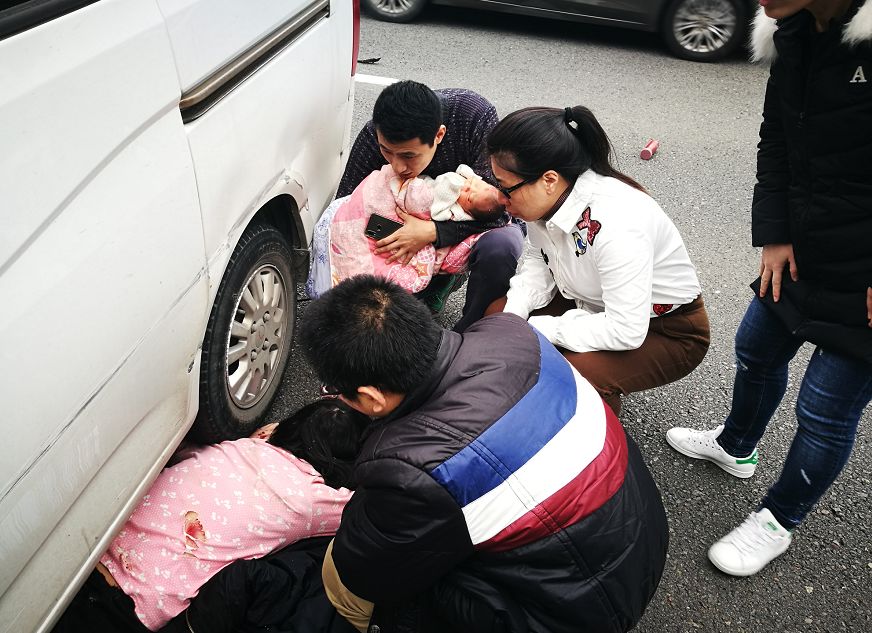 车祸婴儿图片