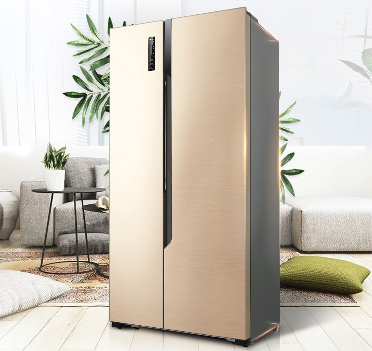 这款海信冰箱采用流光金配色,55cm纤薄机身,颜值出众,而且能完美嵌入