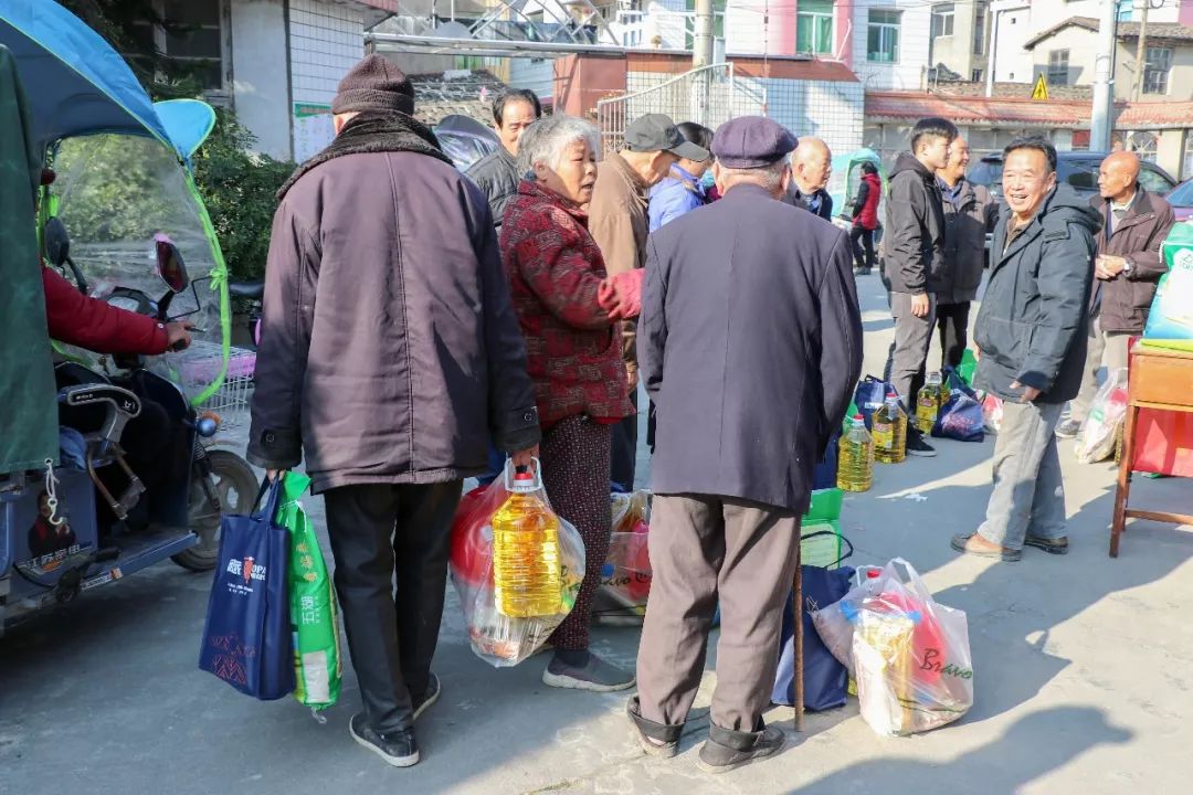 今年,宋良浩先生共给599位老人发放慰问金,共计71.88万元.