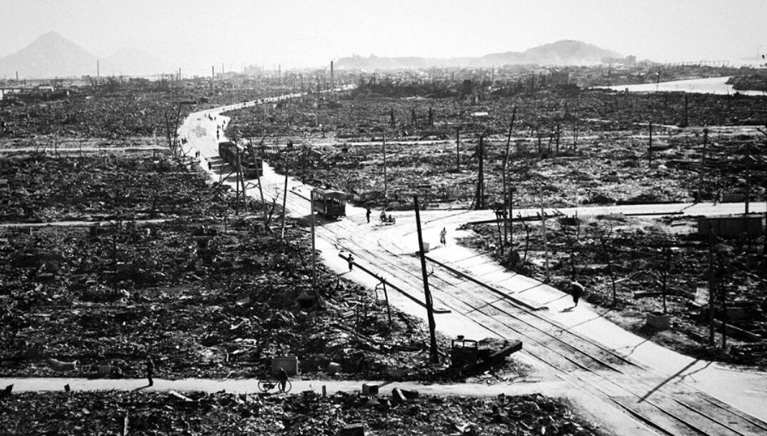 老照片美國原子彈轟炸日本廣島整座城市被瞬間灰飛煙滅