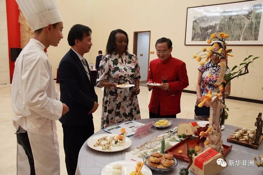 中国驻卢旺达乌干达尼日尔使馆举办春节招待会