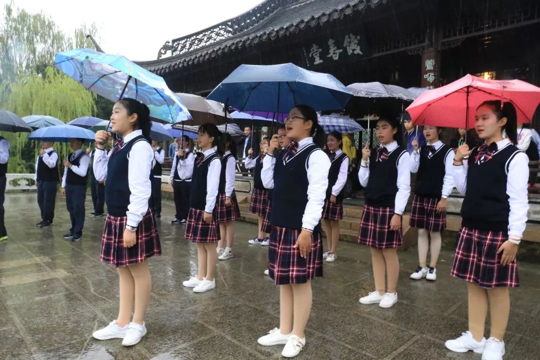 江苏省扬州中学校服图片