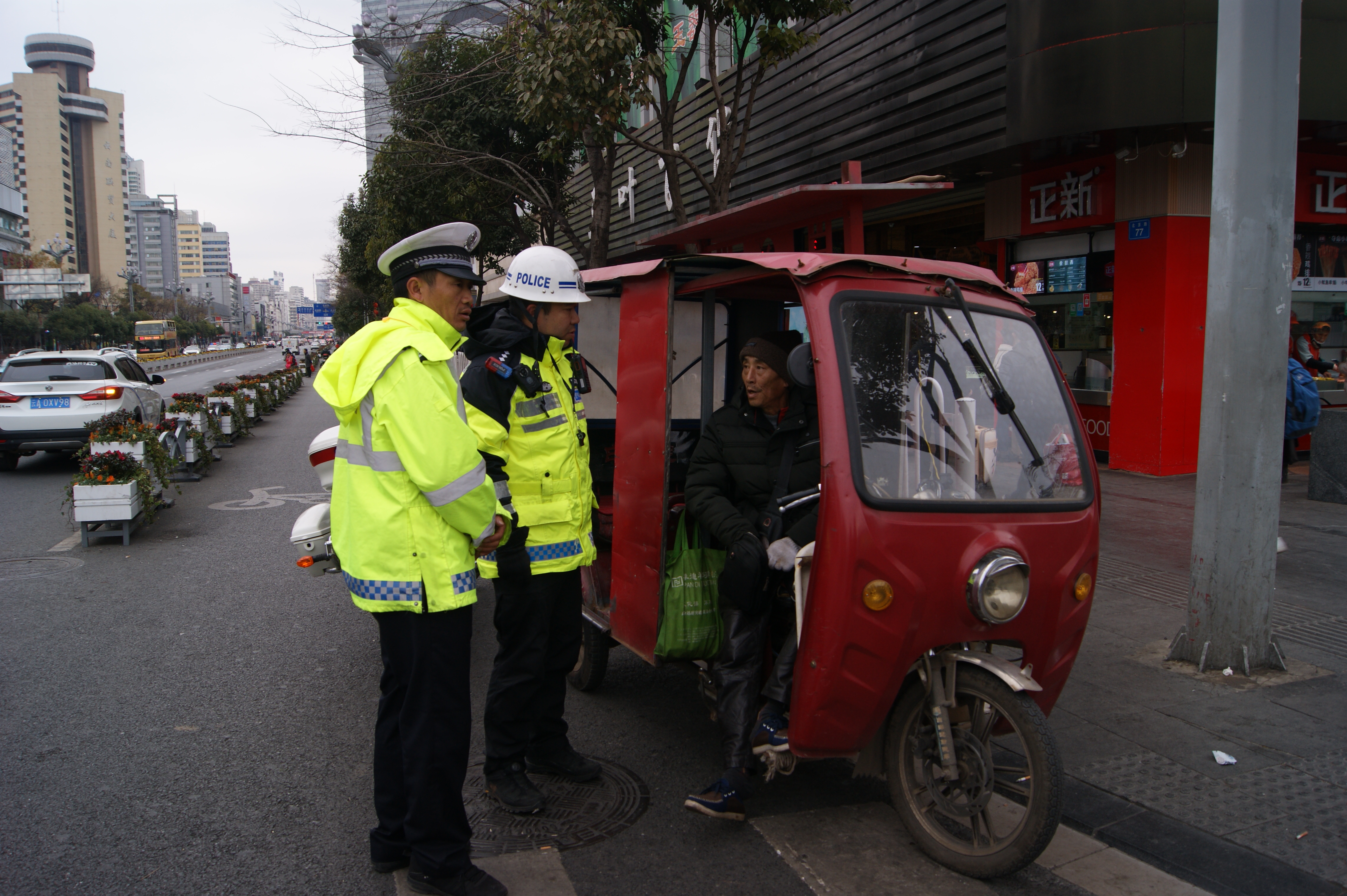 昆明鐵路公安處交管支隊全力保障 春運道路交通安全暢通