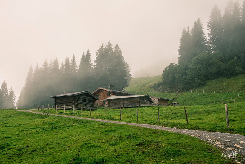 圣沃尔夫冈：蒙蒙烟雨下的阿尔卑斯小镇