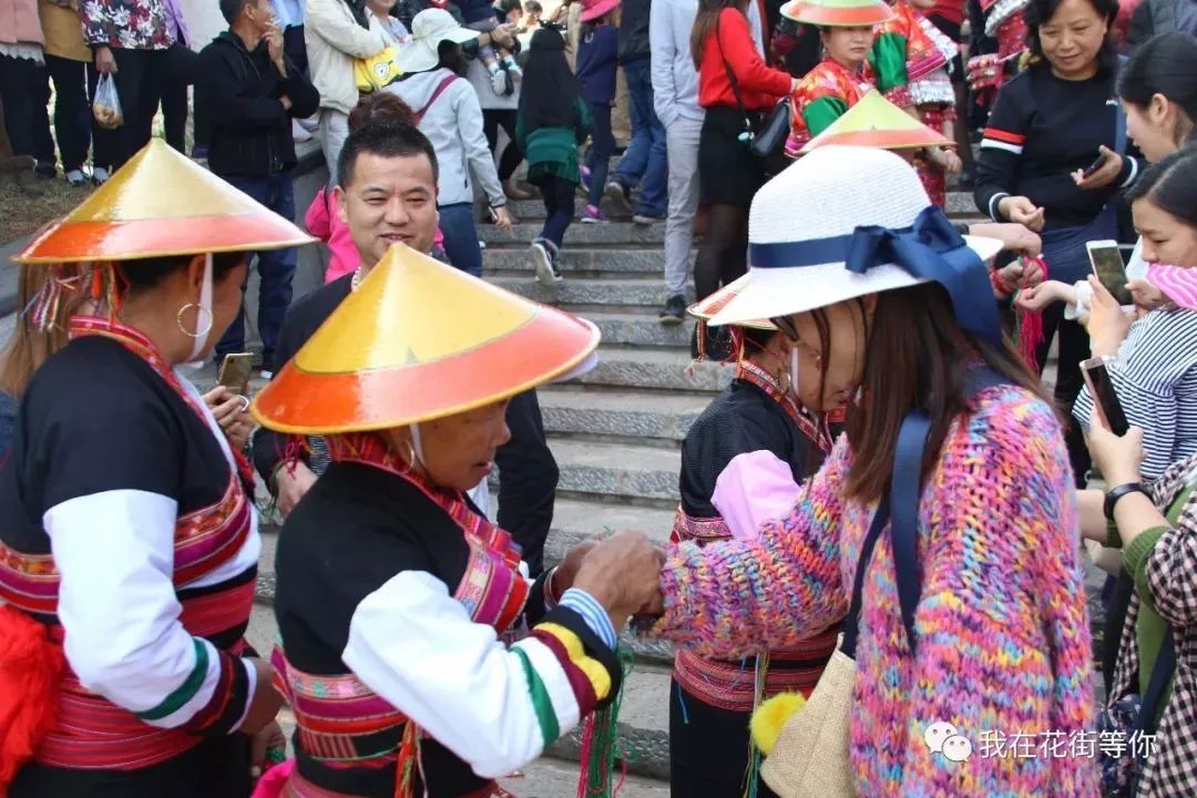 春节来新平和花腰傣一起赶花街过大年