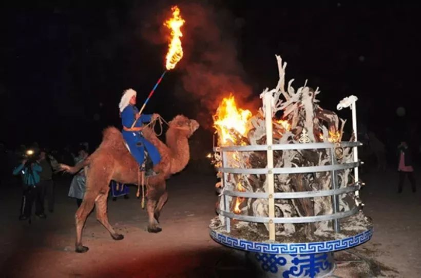 蒙古族小年祭火神图片