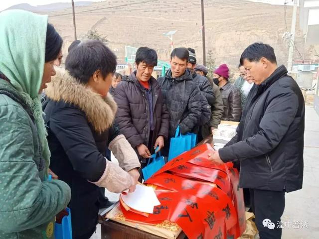1月24日,拦隆口镇峡口村举办首届"团结杯"乡村农民运动会,为增强群众