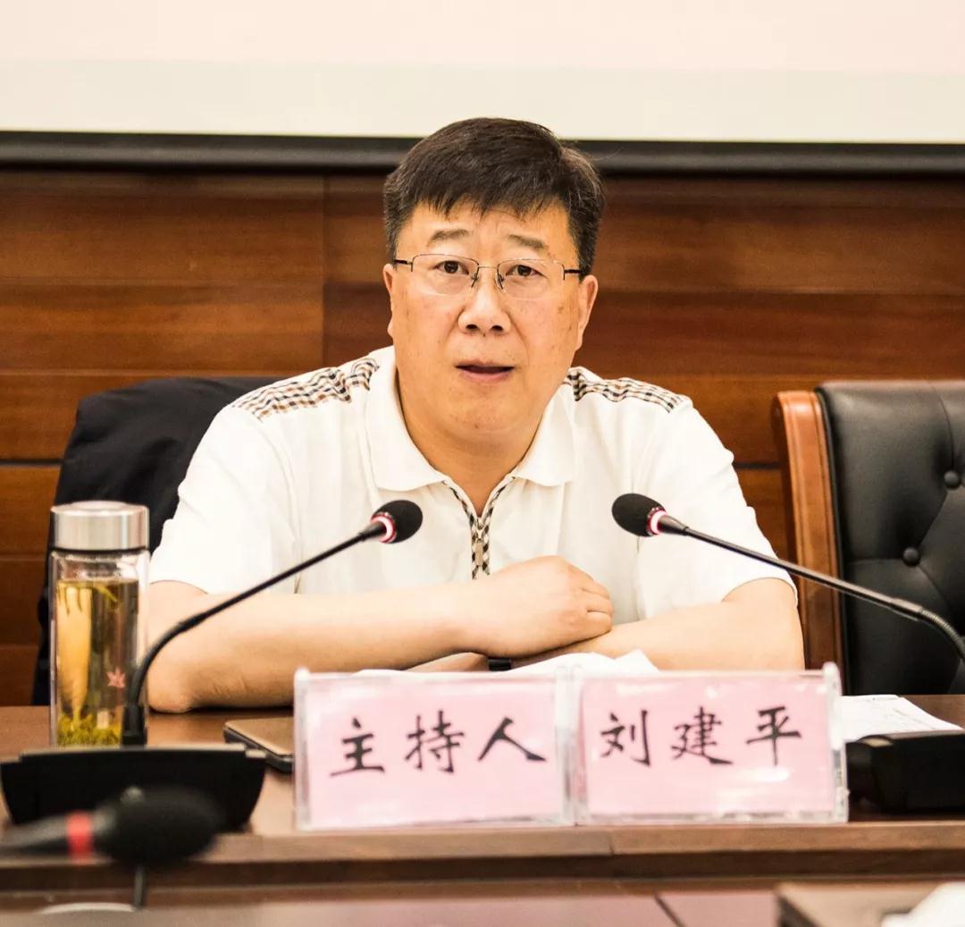 5月7日,赫章县委中心组在县委五楼会议室召开2018年第六次集中学习
