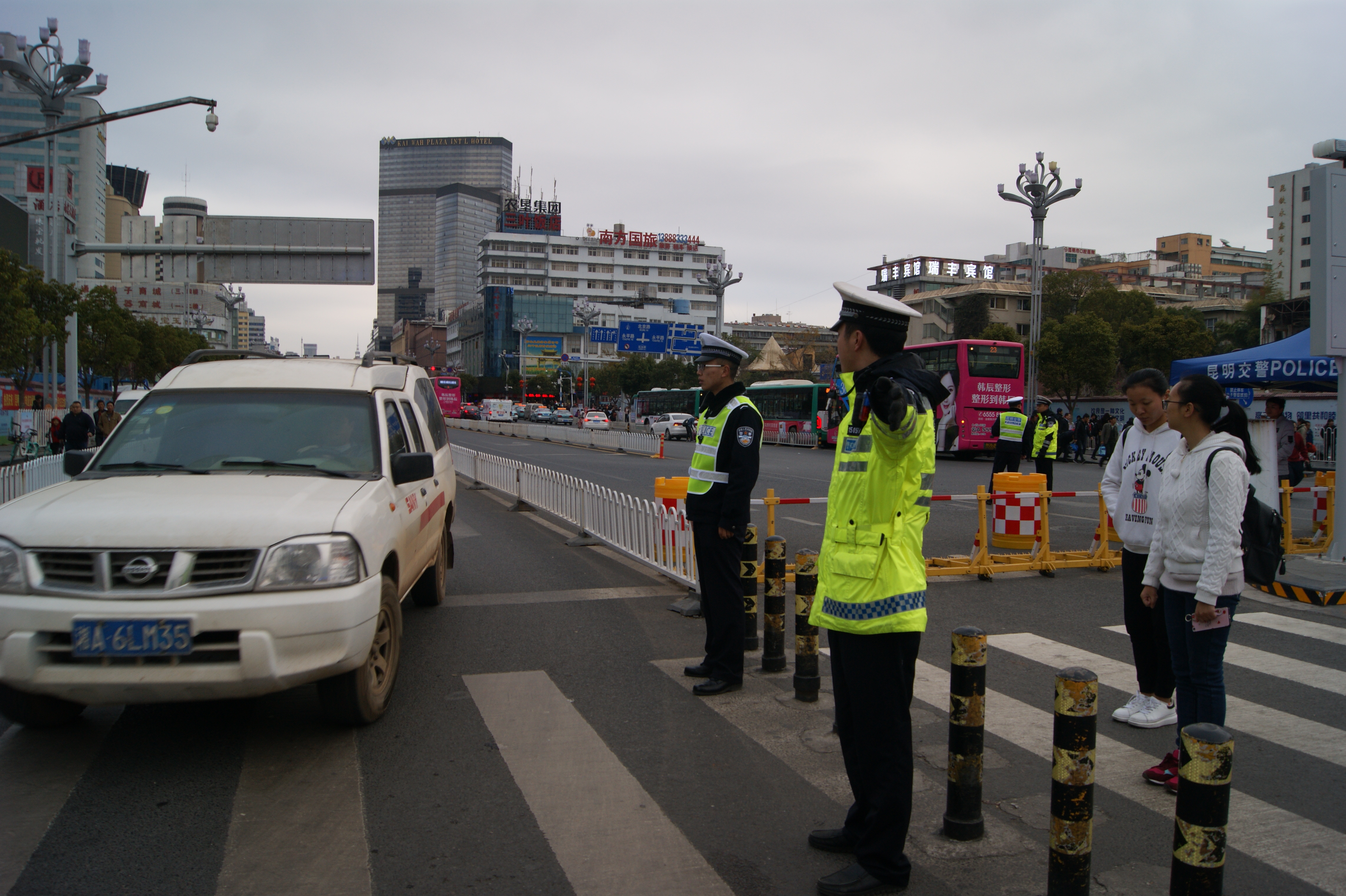 昆明鐵路公安處交管支隊全力保障02春運道路交通安全暢通