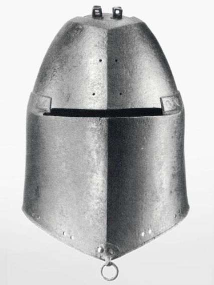 中世纪铁桶头盔图片