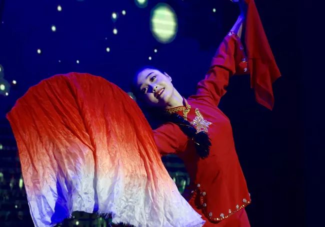 1月26日晚,由汕头市文化广电旅游体育局主办,汕头市歌舞团承办的舞动
