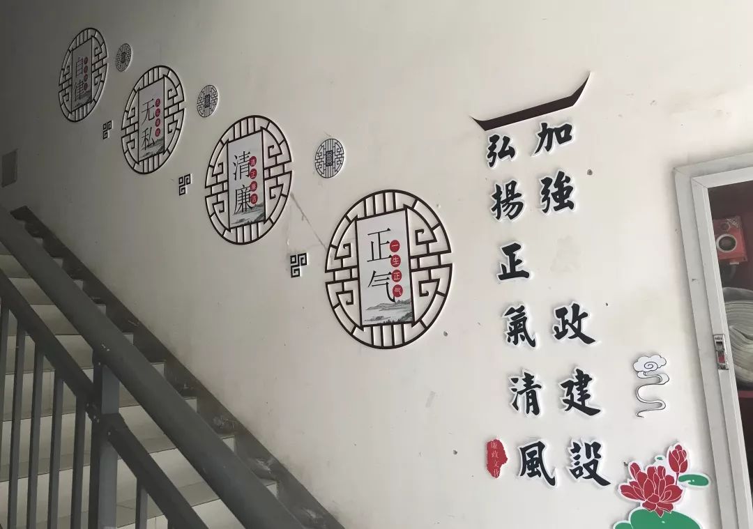 怡港小区,人民新村三个新旧小区楼道作为试点,先行建成文明新风