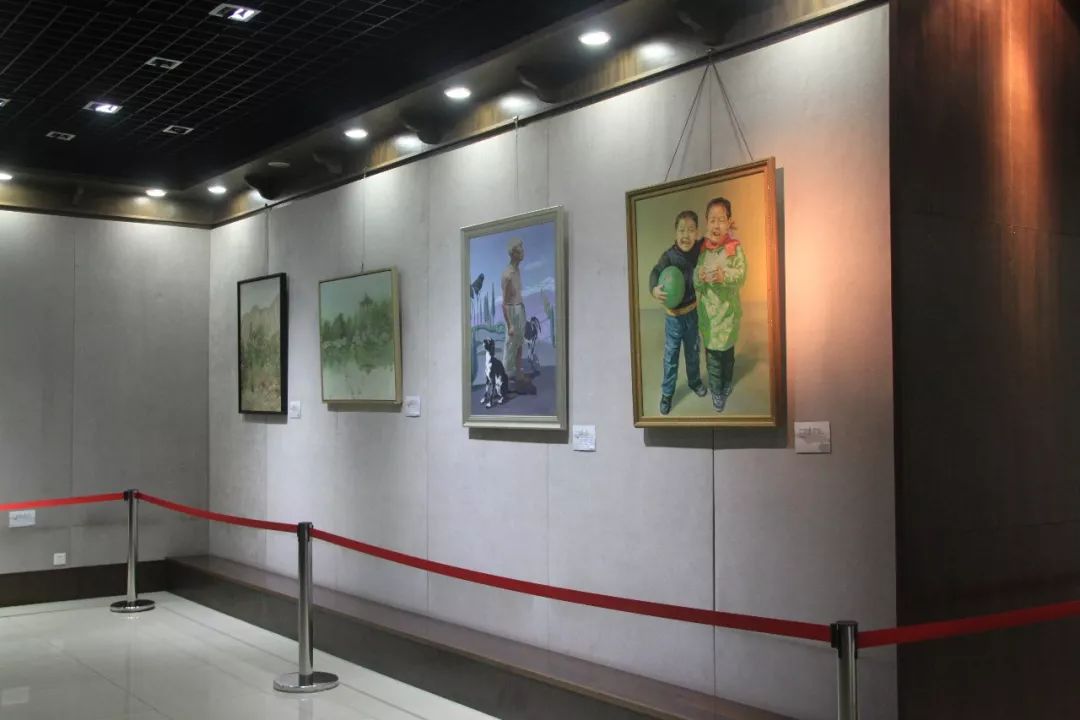 展訊金豬納福瑞雪迎春姜堰區書畫名家邀請展明天在區高二適紀念館開展