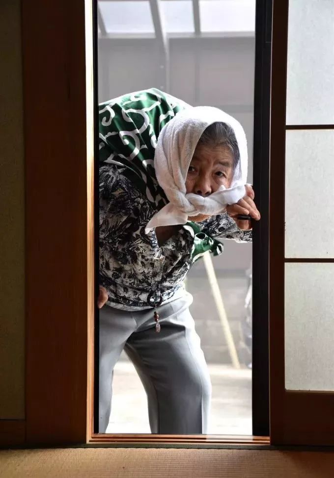 网红届泥石流!91岁的日本老太太,一手魔性p图从日本火到中国