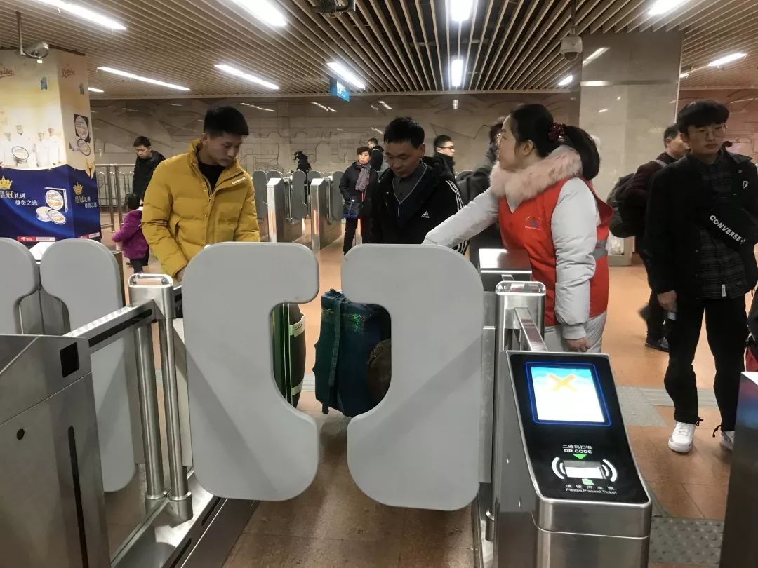 上海地铁检票口图片
