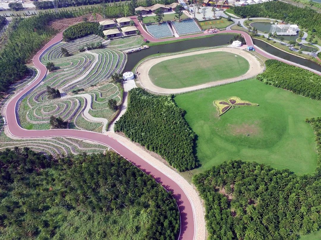 迪茵湖生態旅遊度假區位於中山市三角鎮金三大道,毗鄰京港澳高速(京珠