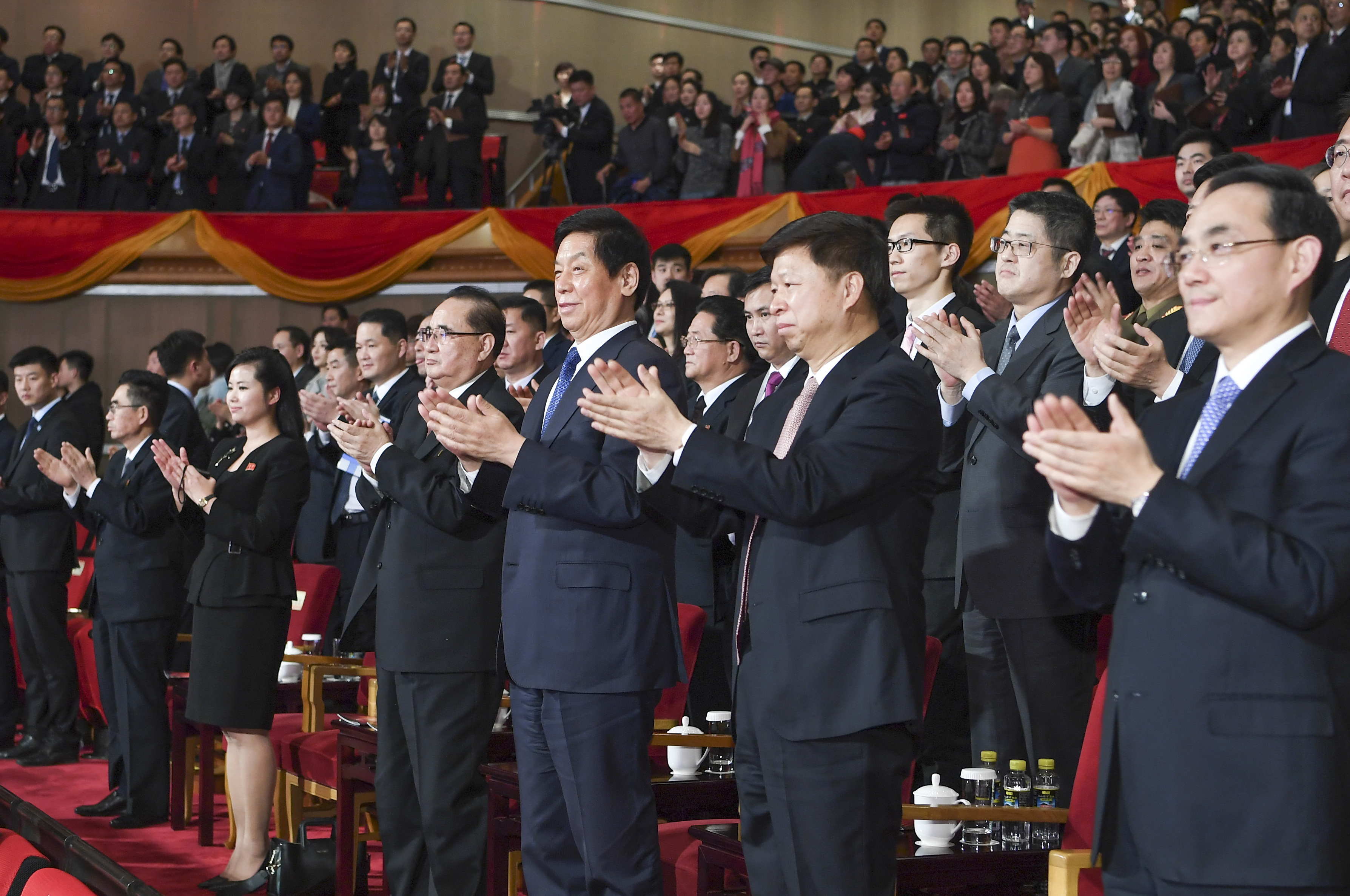 朝鲜友好艺术团在京访演 栗战书,王沪宁分别出席有关活动