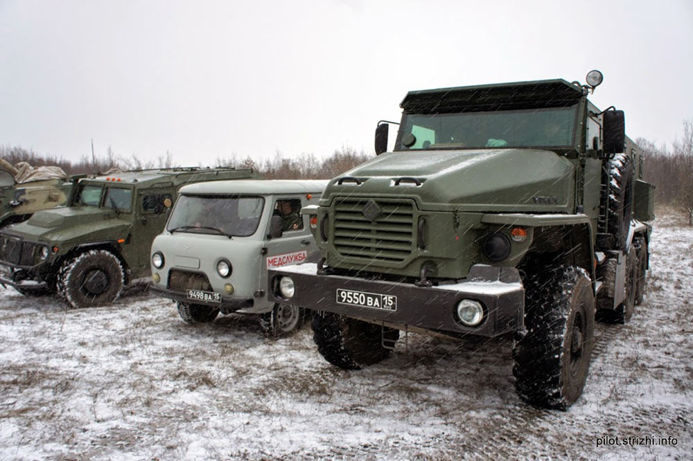 俄罗斯军用汽车图片