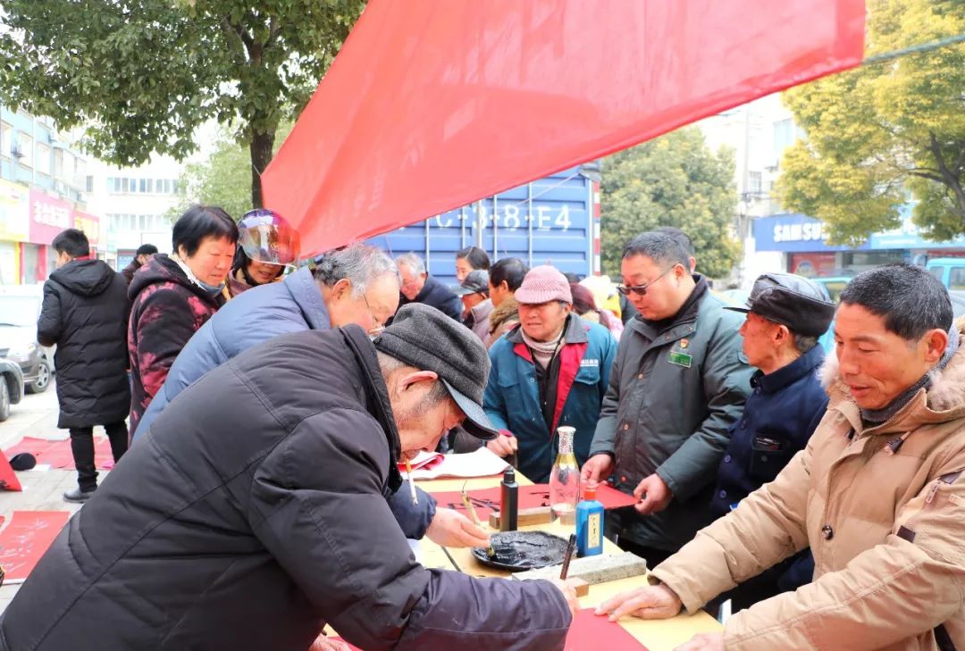 新時代文明實踐在如皋新春送福石莊人好運到家