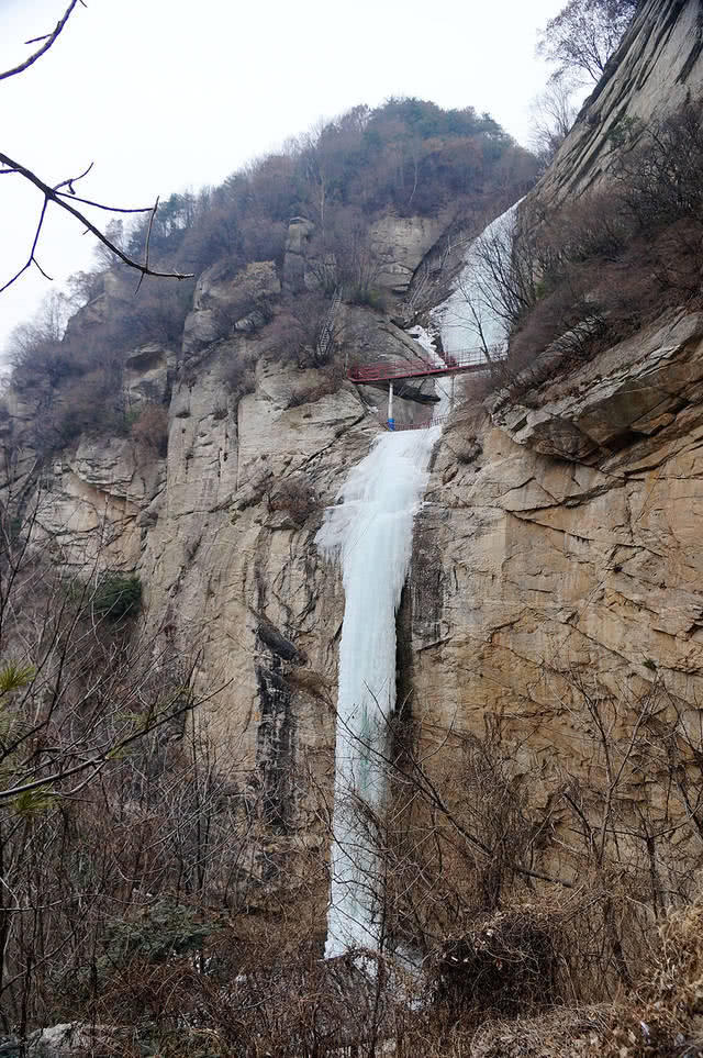 藍田流峪飛峽冰雪魅力 西安看冰瀑咥美食好去處