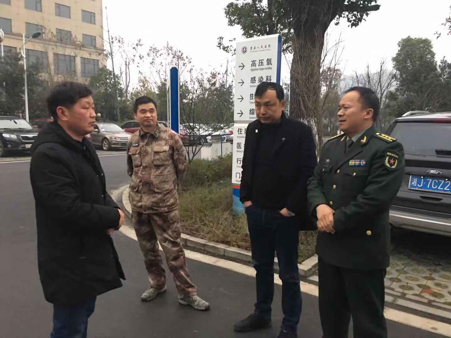 澧县人武部部长李建华看望慰问现役军人患病家属_汪云烽