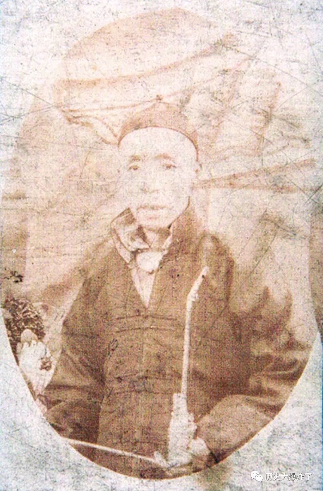 尹福的身份可不简单,他是八卦游身掌创始人董海川的首席弟子,已经观察
