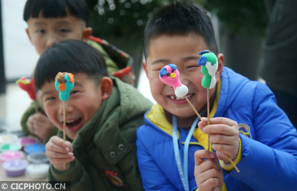 城中小學等學校的孩子們教授