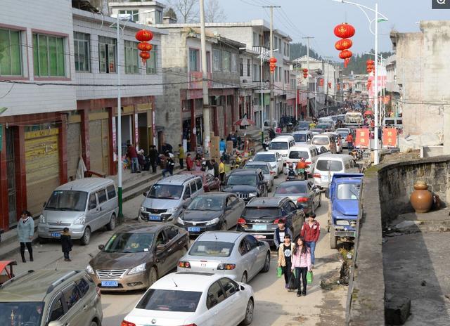 你老家堵車了嗎各地鄉鎮集市已淪為停車場比城市塞車更可怕