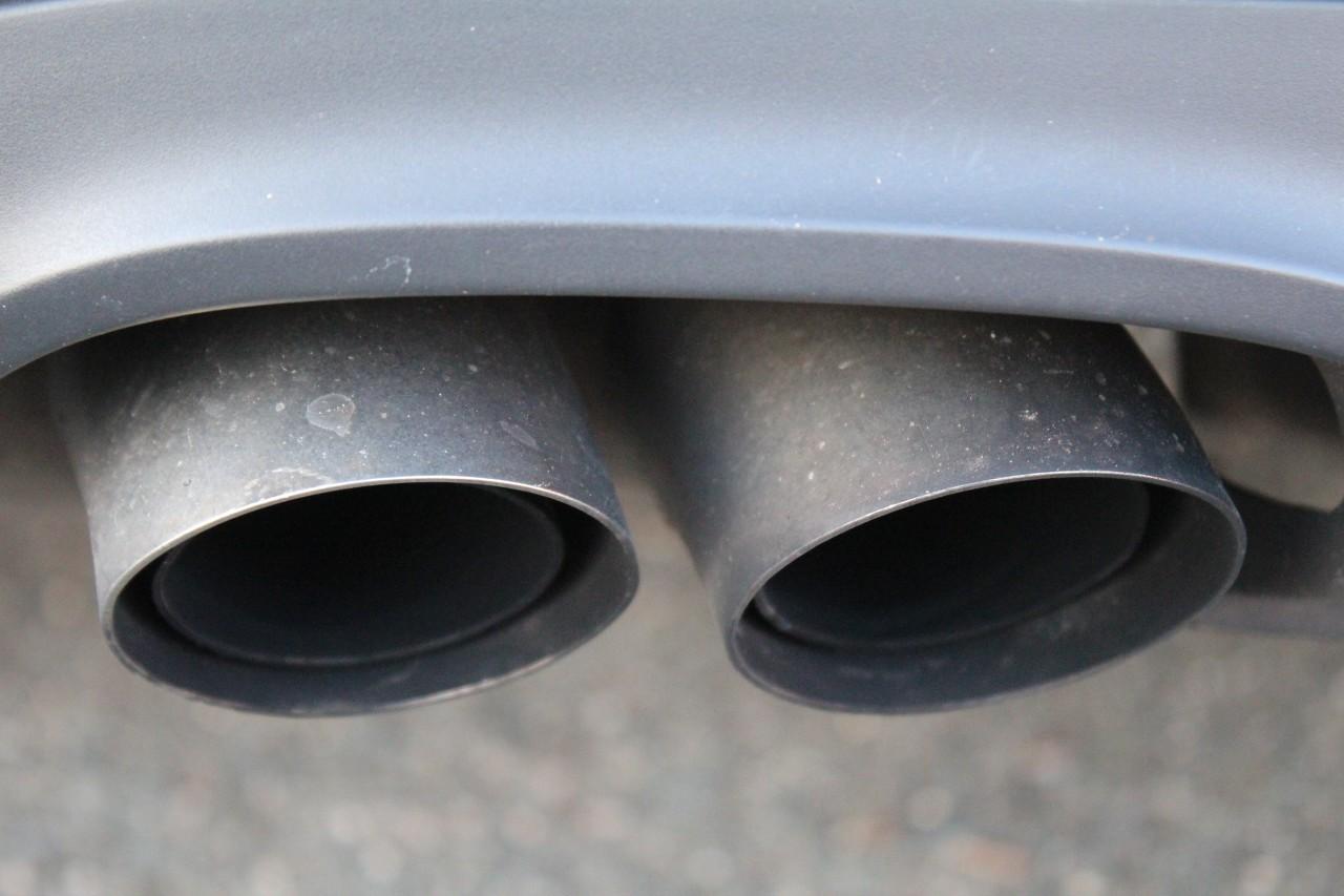 排气管塞钢丝球,车子真的会坏吗?