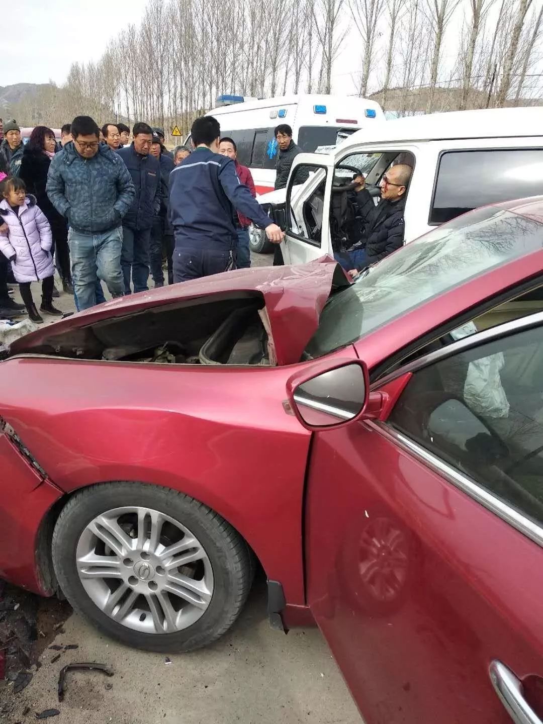 事故一现场照片:1月30日,宁城县五化镇附近发生两起交通事故现场车