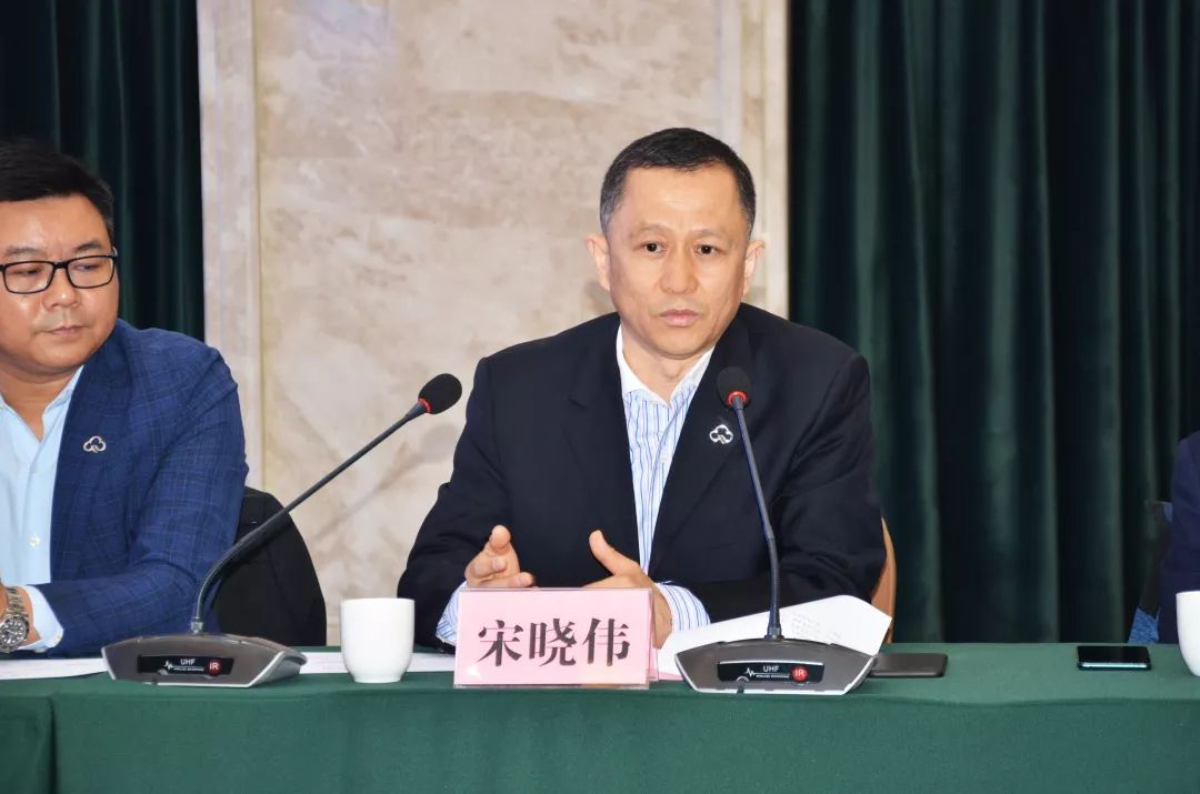 金山云副总裁宋晓伟发言致词金山云副总裁宋晓伟表示,金山云将以专注