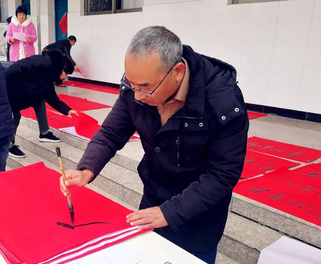 一副副立意新颖,寓意丰富的春联,给广大群众带来了浓浓的廉洁家风