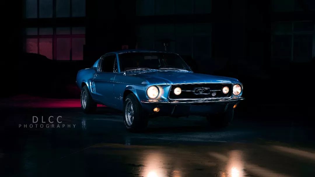 國內實拍1967年福特mustang52年前的老車依然很有範