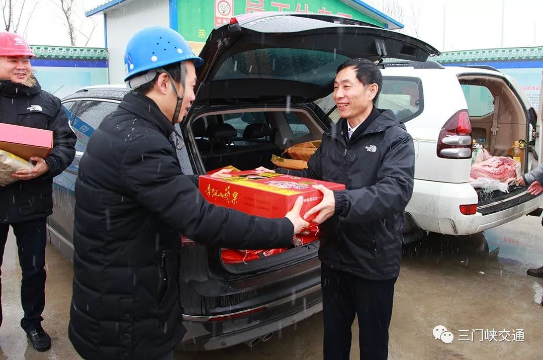 1月31日,省交通运输厅副厅长徐强,副巡视员尹如军一行到我市开展"走