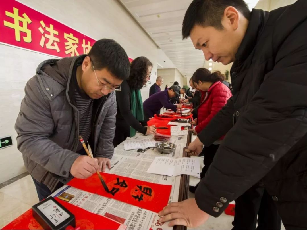 一行參加興城市文化,科技,衛生三下鄉活動,赴興城市紅崖子鎮