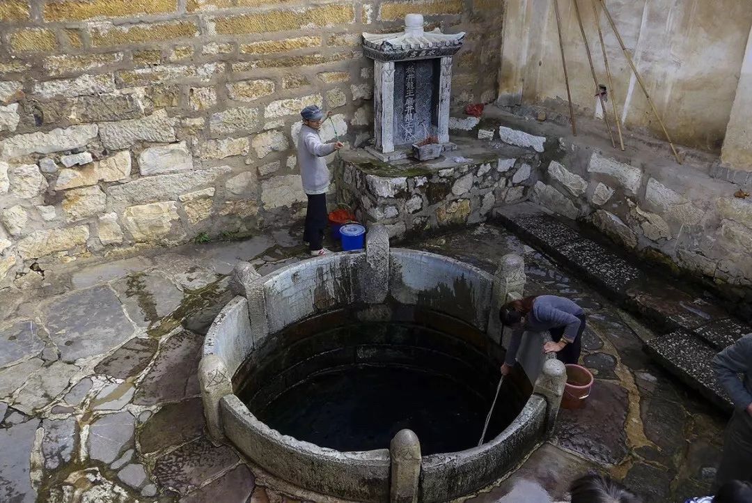 再与送井水的水车来一场偶遇