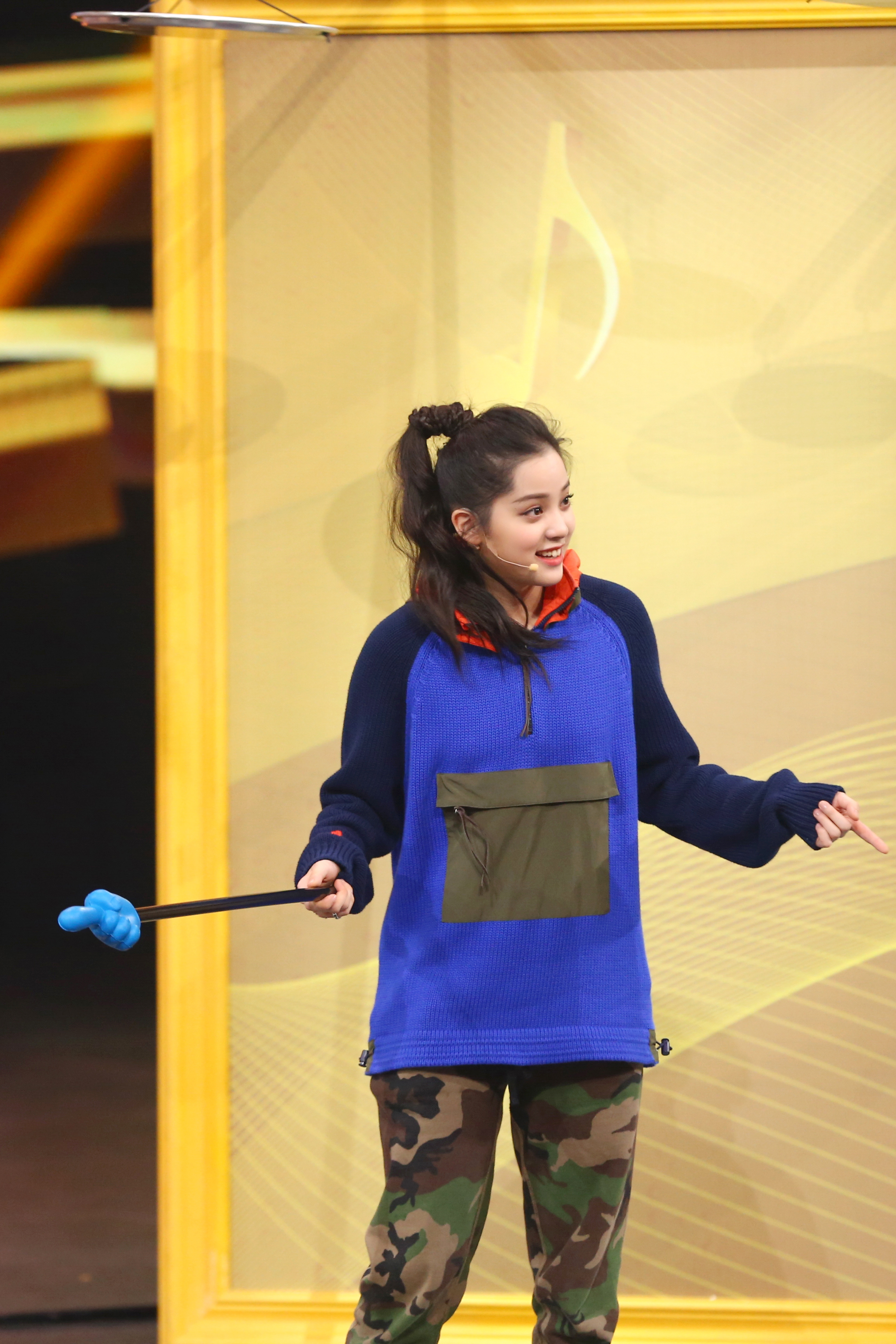 2月1日,欧阳娜娜助阵《王牌对王牌》第四季开播,在游戏欢笑声中致敬新