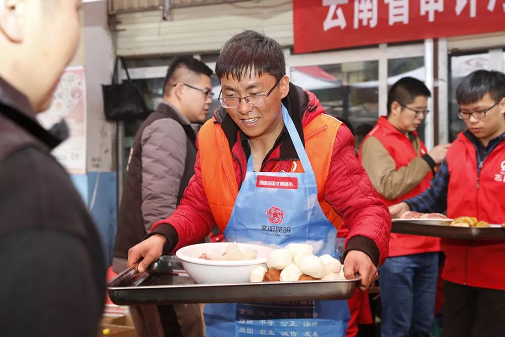 昆明好人王兰兰的资料图片