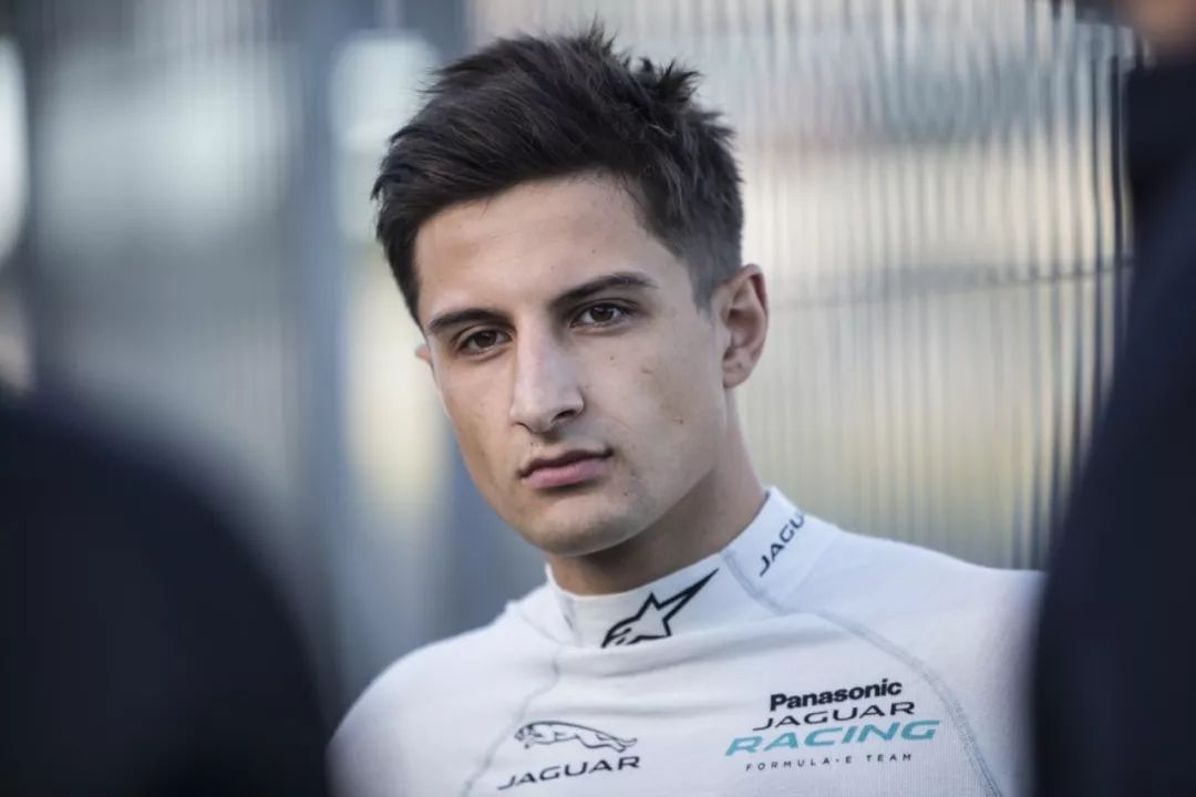 第十六位车手mitch evans 与nelson piquet jr捷豹车队目前暂列车队总