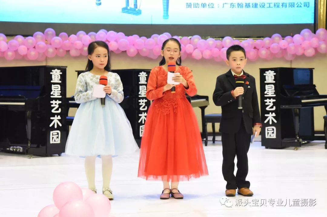 表演:隆佳颖,黄子茗小组唱《时间都去哪了》表演:欧雅琪,邱彦童,黄